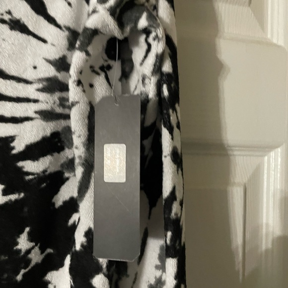 Weekending zip, hooded design light weight jacket, black n white, size XL - Picture 4 of 7